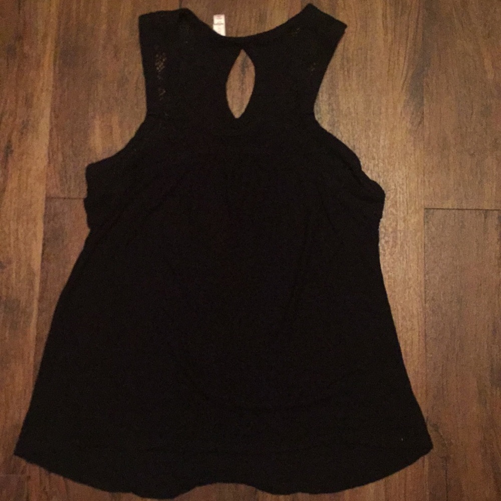 Black keyhole tank